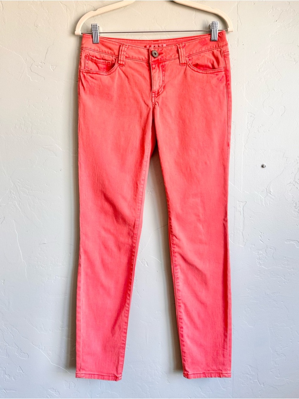 CAbi Women’s Coral Pink Summer Skinny Jeans Size 4 EUC - Picture 2 of 6